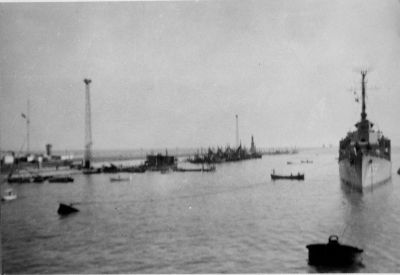 052b_Enroute_Korea_Aug_7-9_Colombo_Ceylon_-_USS_Berry.jpg