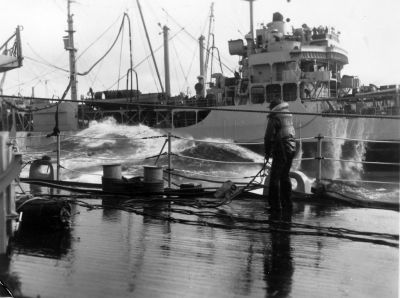 008a_Oct_53_Rough_weather_during_refueling_28Dick_Kerry29.jpg