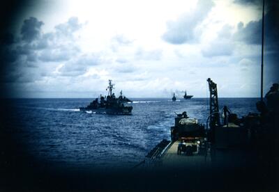 DD-566 off stern
